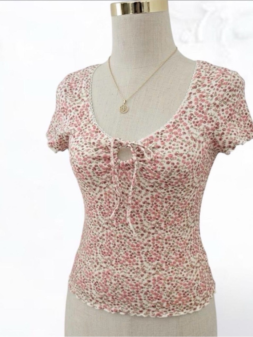 Women's Pink Floral Tie-Front Scoop Neck Short Sleeve Top